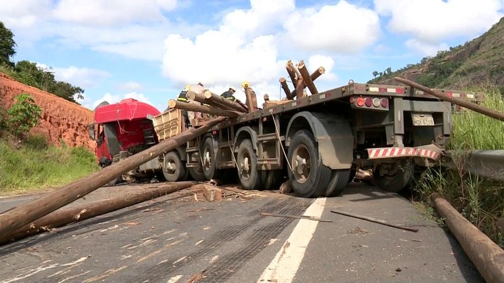 Acidente aconteceu em João Neiva, no Espírito Santo (Foto: Reprodução/ TV Gazeta)