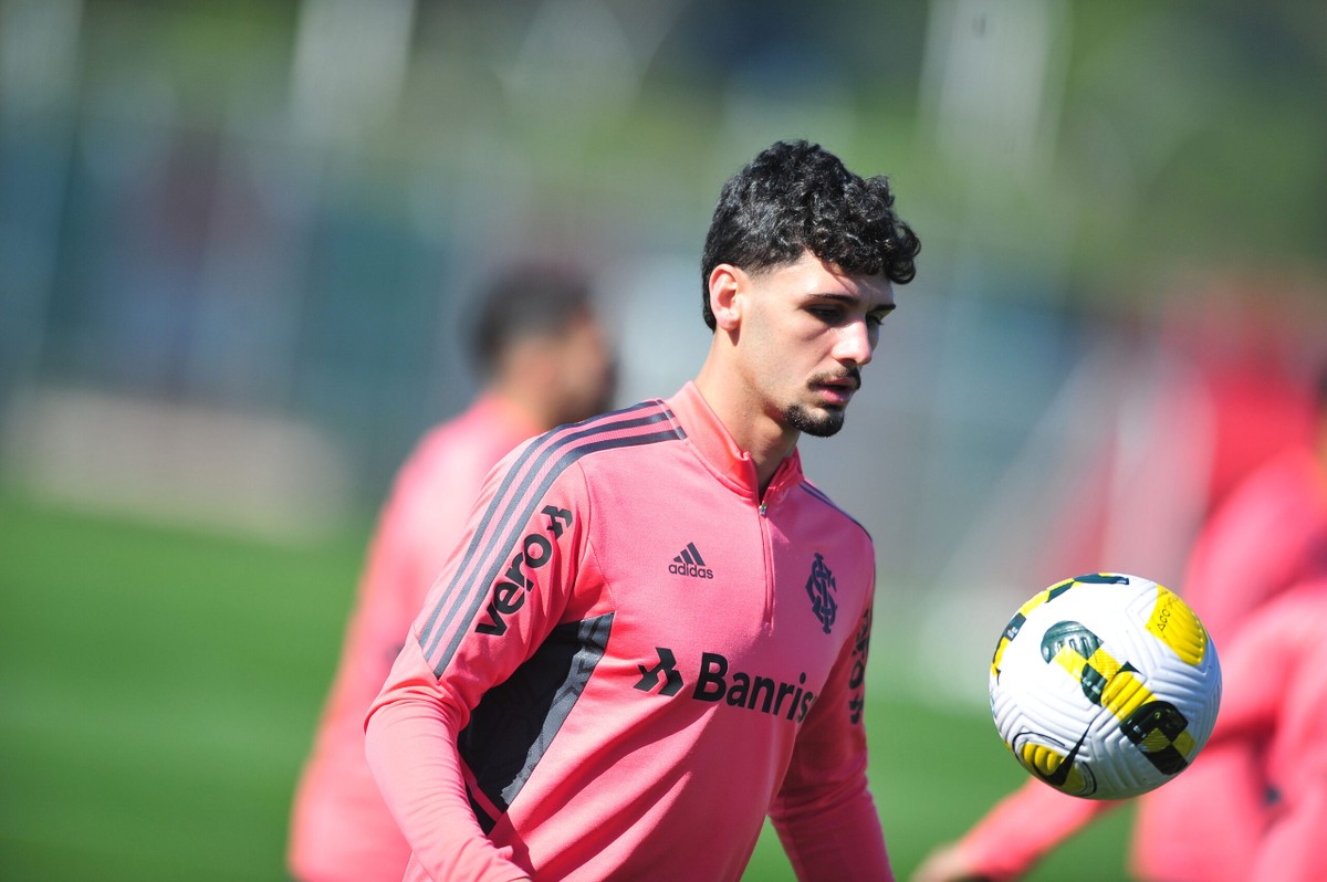 No radar de clubes europeus, Johnny finaliza trâmites para tirar ...