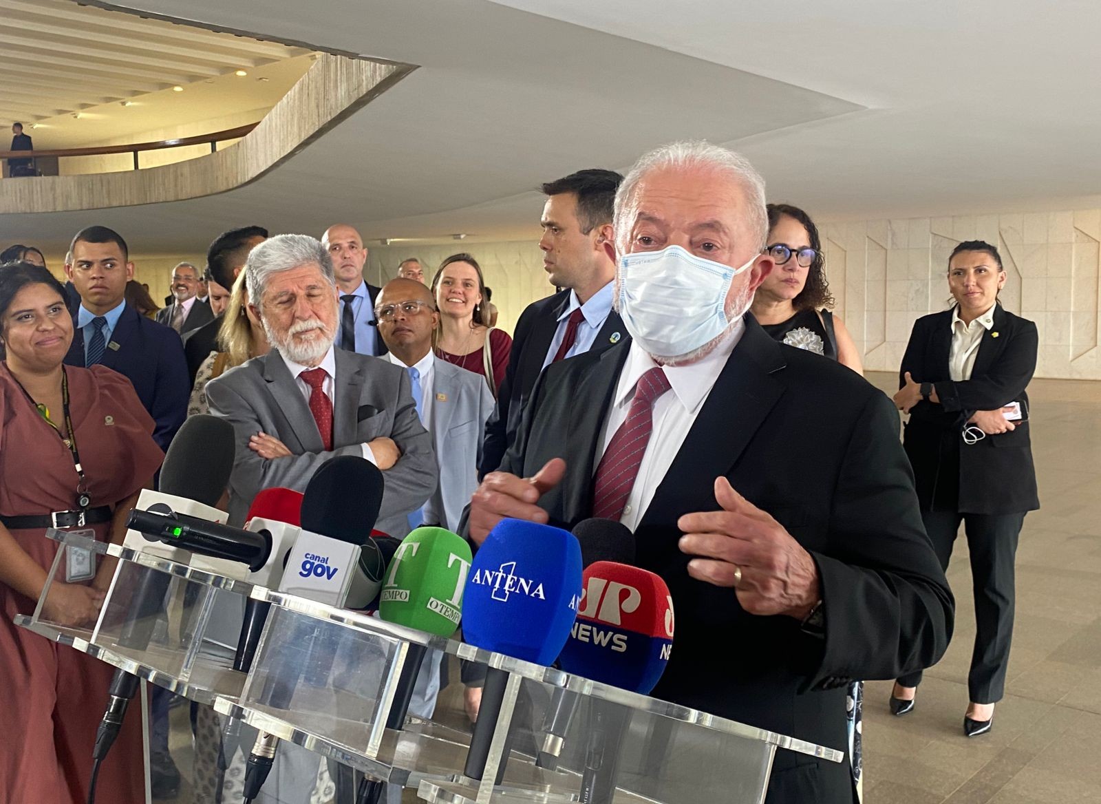 Lula diz não ter 'pressa' para indicar nomes para PGR e STF e que gênero e cor não serão critérios