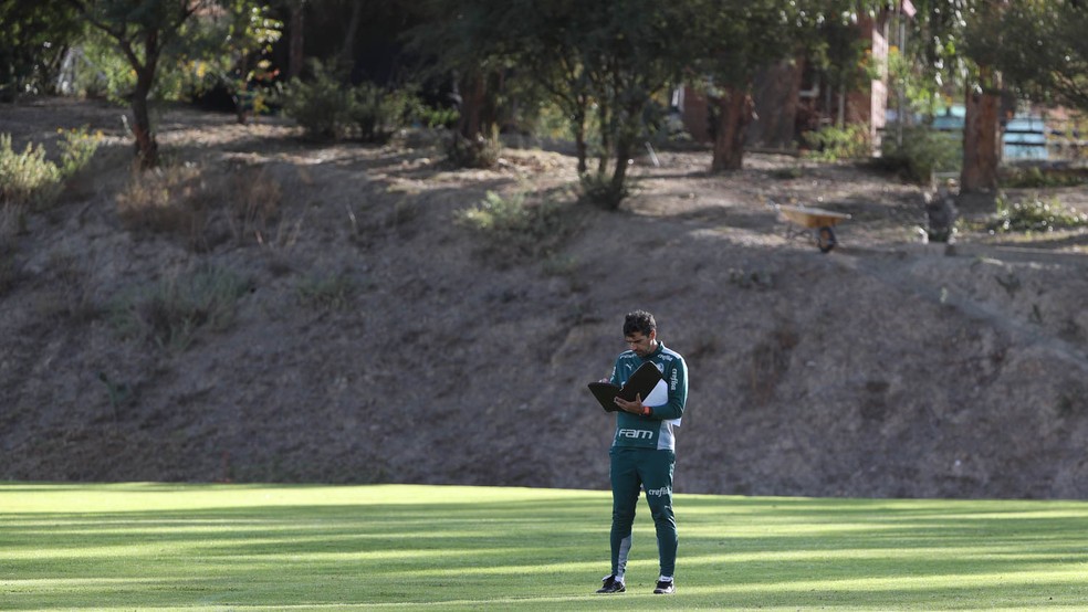 Abel Ferreira no treino do Palmeiras na Bolívia, na última terça-feira, antes da estreia na Libertadores — Foto: Cesar Greco/Palmeiras