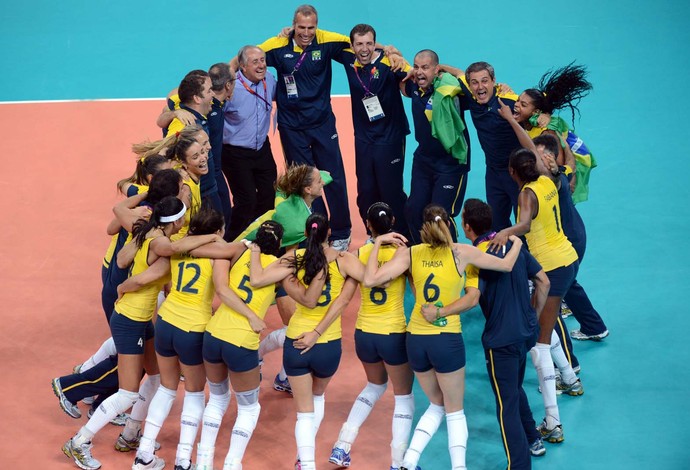 Seleção feminina de vôlei campeã em Londres 2012 (Foto: Alexandre Arruda / Divulgação CBV)