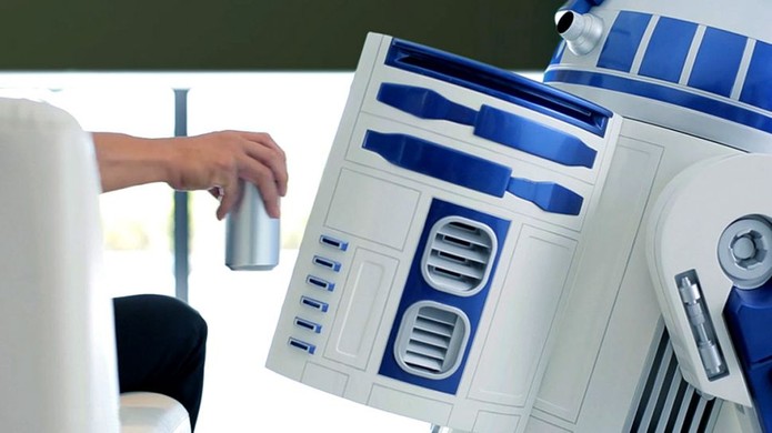 R2-D2 pode ser controlado remotamente e serve também como frigobar (Foto: Divulgação/Haier)