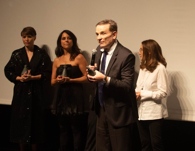 Leticia Colin e Paula Cohen levam prêmio de Melhor Atriz (Foto: Amauri Nehn/Brazil News)