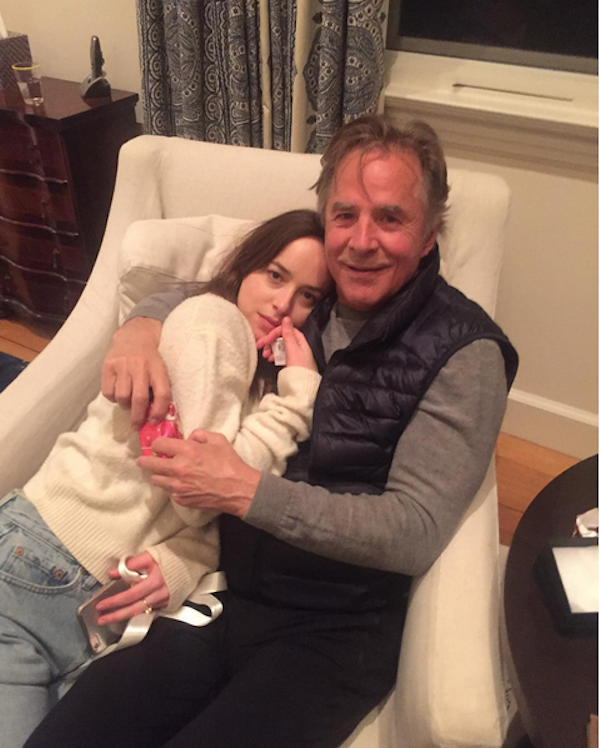 A atriz Dakota Johnson com o pai, Don Johnson (Foto: Instagram)