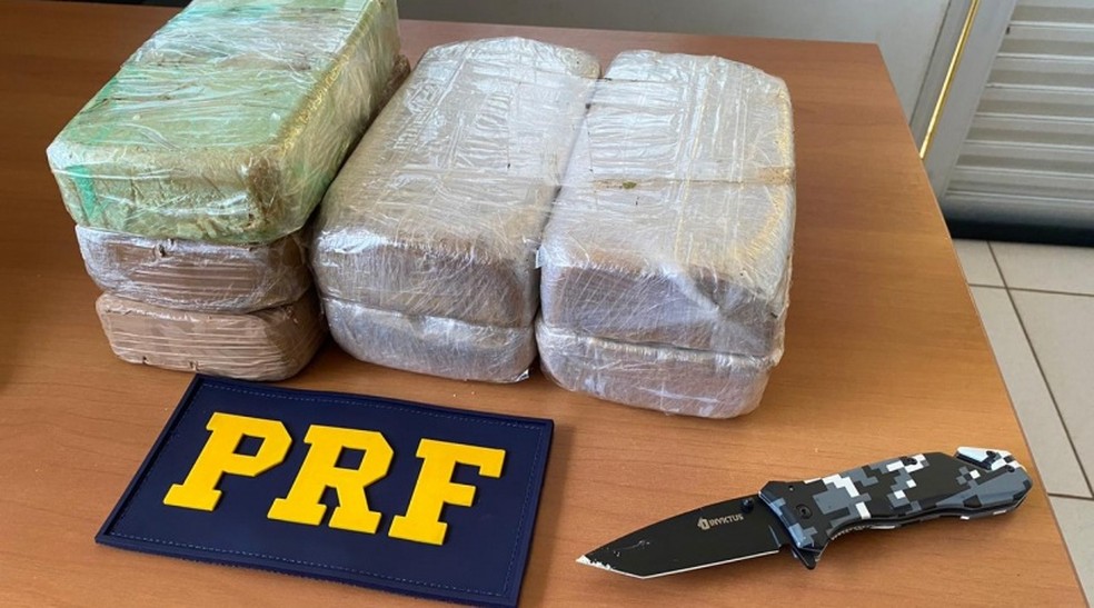 Tabletes de cocaína seriam transportados de Guajará-Mirim a Porto Velho — Foto: PRF/Divulgação