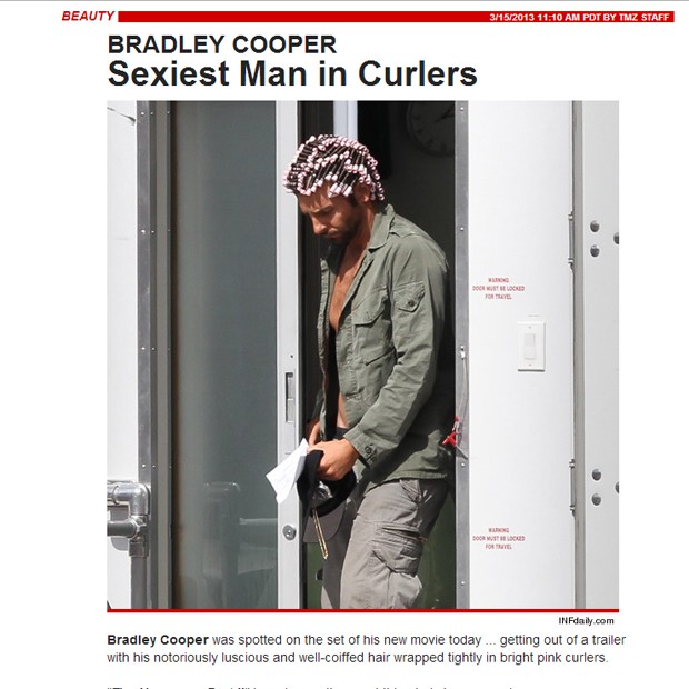 Bradley Cooper surge de bobs cor-de-rosa nos cabelos (Foto: Reprodução/TMZ)