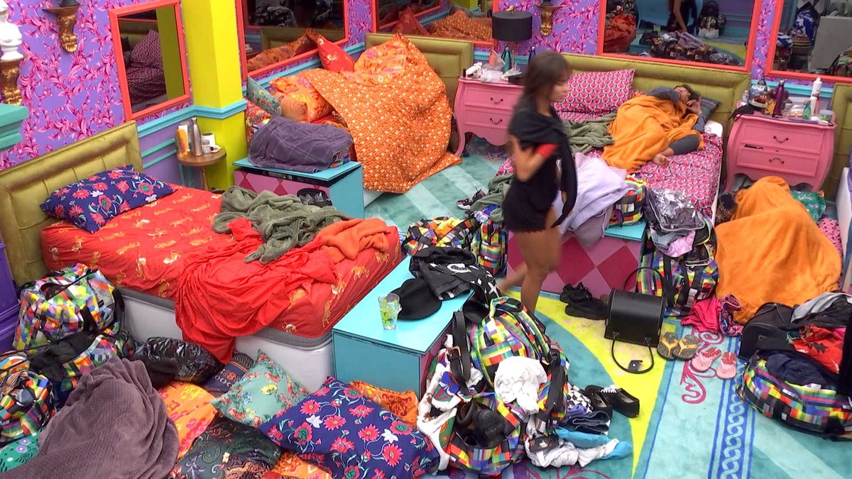 Após madrugada intensa, confinados acordam no BBB21 | casa ...