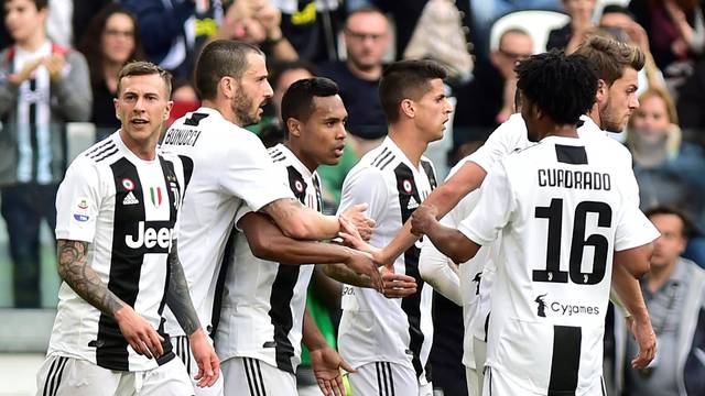 Com gol contra, Juventus vence a Fiorentina pela Copa Itália