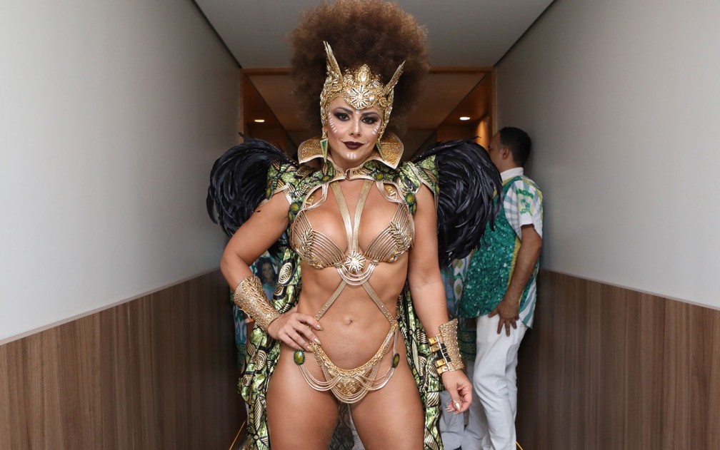 Viviane Araújo pronta para o desfile da Mancha Verde em 2019 — Foto: Celso Tavares/G1