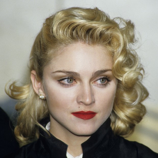 Singer Madonna holds a press Conference with former Beatle George Harrison for their film 'Shanghai Surprise' at the Kensington Roof Gardens in London on March 6, 1986.  (Photo by Georges De Keerle/Getty Images) (Foto: Getty Images)