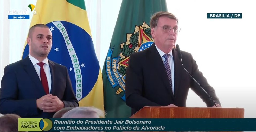 Jair Bolsonaro durante evento com embaixadores no Palácio da Alvorada — Foto: TV Brasil/Reprodução