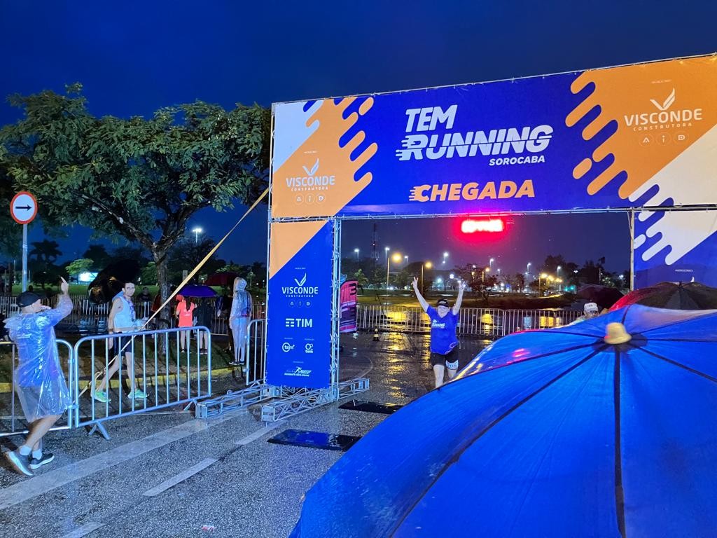 Chuva não desanima participantes, e TEM Running Sorocaba reúne centenas de corredores