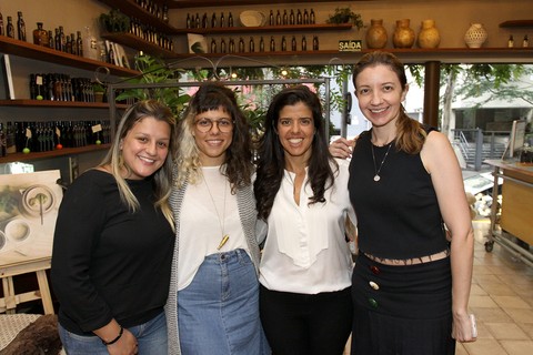 Bruna Coutinho, Magê Cechetto, Cris Dios e Ana Carolina Oliveira 