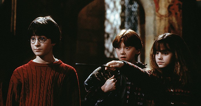 Em 2001, a estreia de Harry Potter e a Pedra Filosofal deu início a uma jornada de décadas para fãs de todas as idades — mesmo em meio a controvérsias recentes envolvendo J. K. Rowling (Foto: Reprodução)