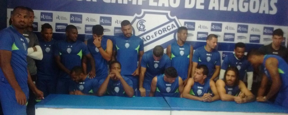 Coletiva Jogadores do CSA após a saída de Ney da Matta (Foto: Leonardo Freire/GloboEsporte.com)