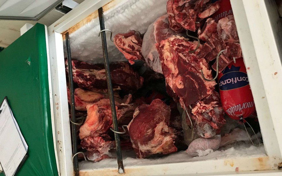 Carne era mantida de forma irregular (Foto: Divulgação/SSP)