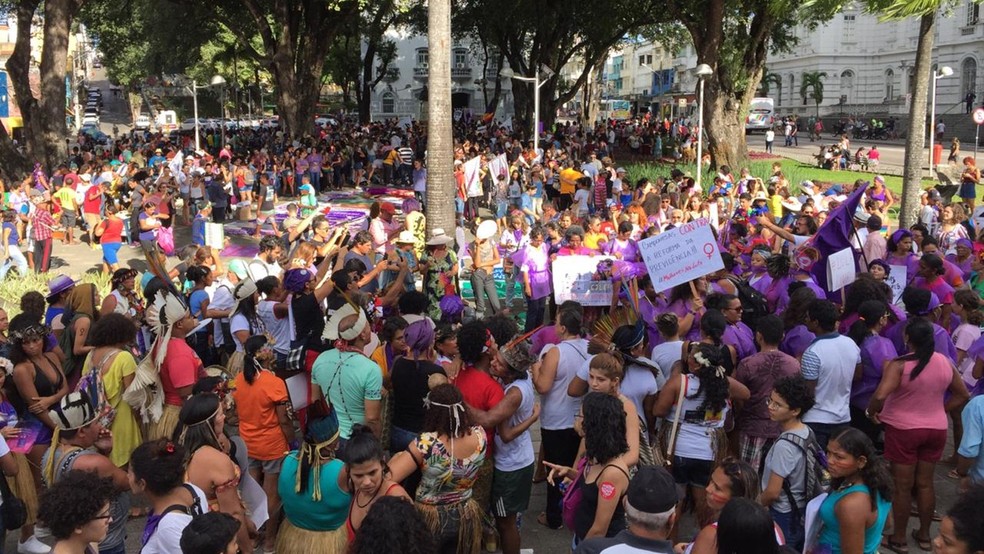 Protesto no Centro de João Pessoa reuniu cerca de 2 mil pessoas, segundo a organização — Foto: Walter Paparazzo/G1