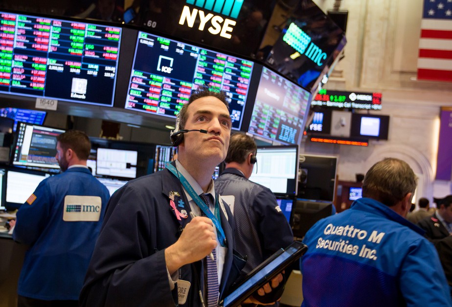 Wall Street se afasta de máximas, mas índices fecham com ganhos