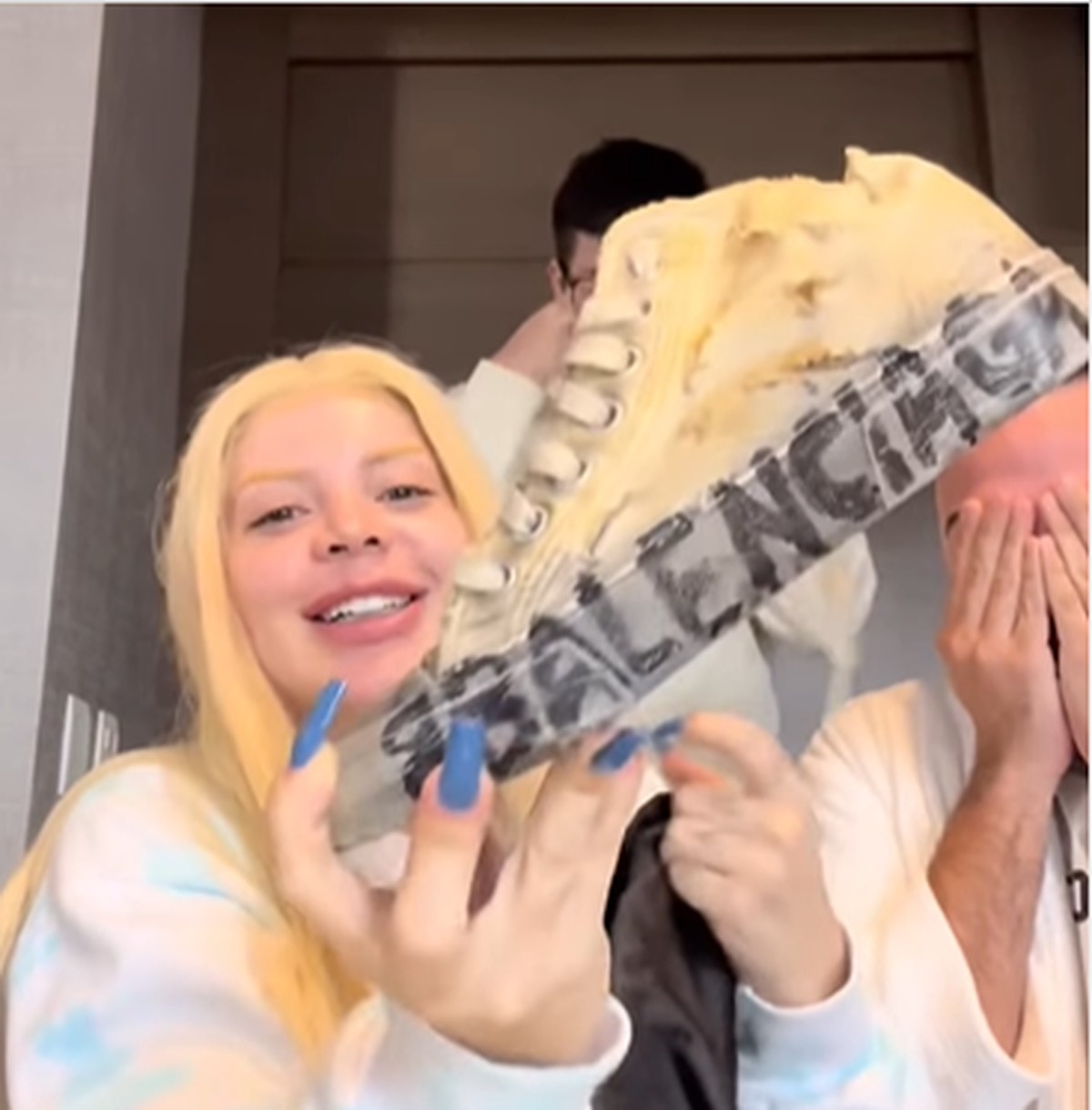 GKay compra t&ecirc;nis detonado da Balenciaga: 'Por essa nem voc&ecirc;s esperavam'