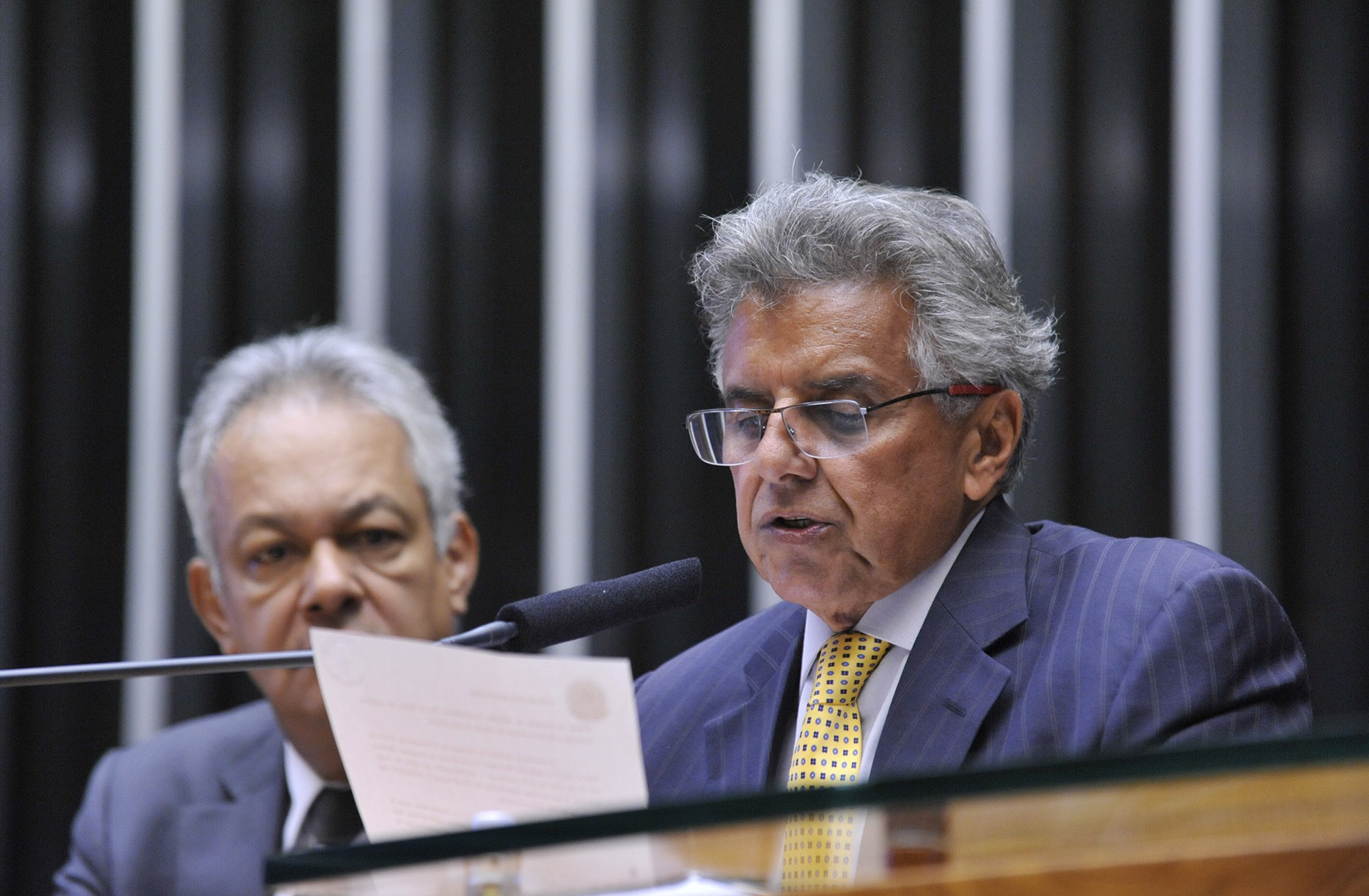 Beto Mansur começa a ler relatório aprovado na comissão de impeachment (Foto: Luis Macedo/ Câmara dos Deputados)