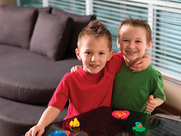 Irmãos juntos brincando (Foto: ACERVO PESSOAL E REPRODUÇÃO)