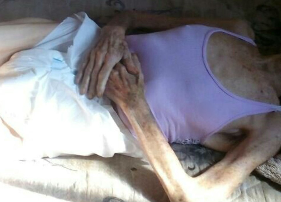 Idosa foi encontrada trancada em quarto sem condições de mobilidade (Foto: Guarda Civil Municipal/Divulgação)