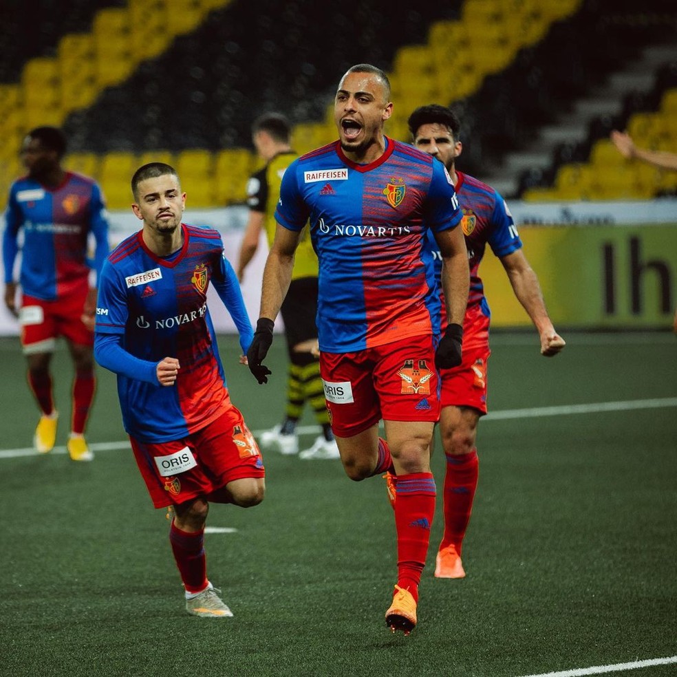 Brasileiro Com Mais Gols Na Europa Na Temporada Arthur Cabral Sonha Com Selecao Olimpica Futebol Ge
