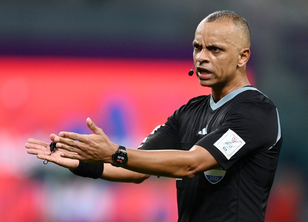 &Aacute;rbitro brasileiro Wilton Pereira Sampaio em Holanda x Estados Unidos &mdash; Foto: Reuters