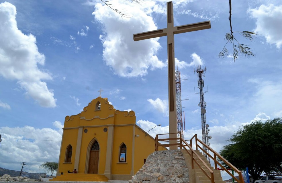 Crime ocorreu dentro da igreja Cristo Rei durante uma reunião em Gravatá (Foto: Elielma Santos/Divulgação)