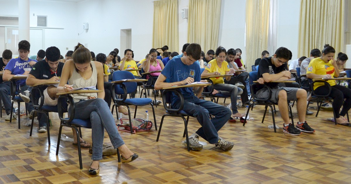 G1 - Mais de 8 mil estudantes participam do vestibular da Unimontes ...
