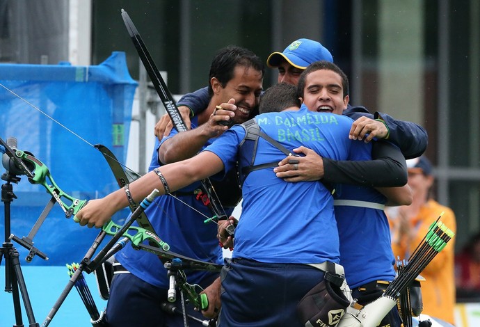 Bernardo Oliveira, Marcus Vinicius D'Almeida e Xavier Rezende  tiro com arco  Pan-Americanos 2015 (Foto: Márcio Fernandes/Estadão Conteúdo)