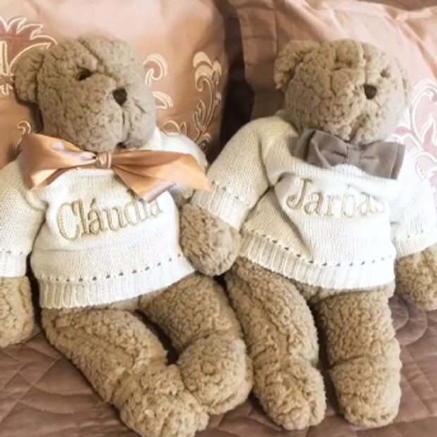 Ursinhos personalizados com os nomes dos noivos (Foto: Reprodução/Instagram)