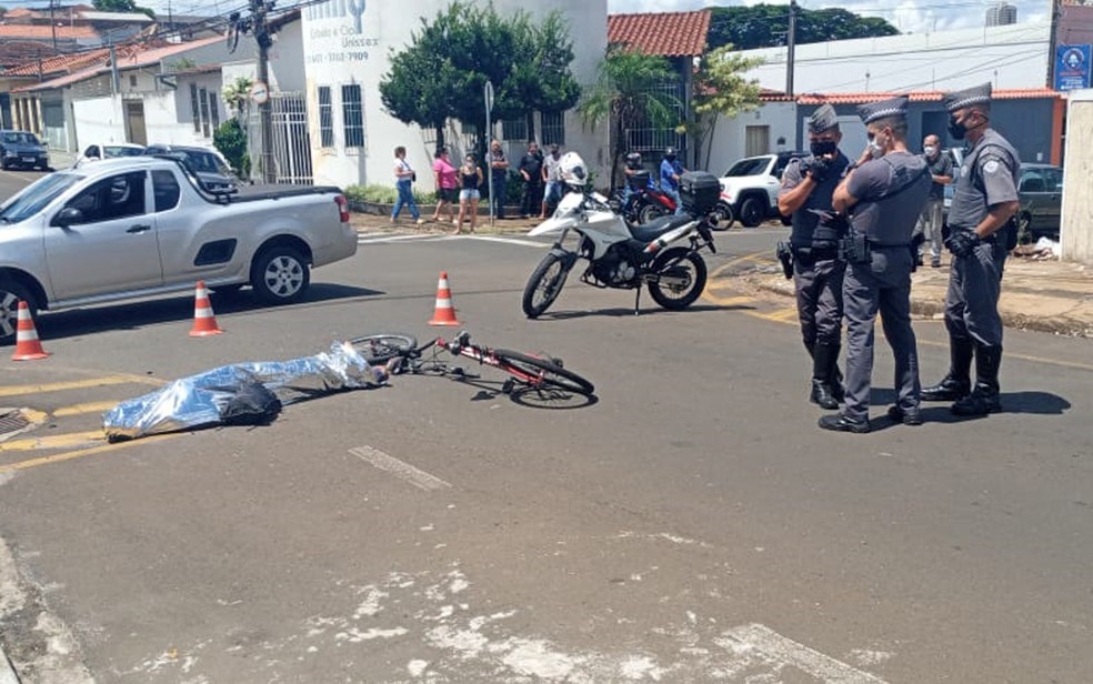 Acidente entre carro e bicicleta tem vítima fatal em Franca (SP) — Foto: Kaíque Castro/Portal GCN