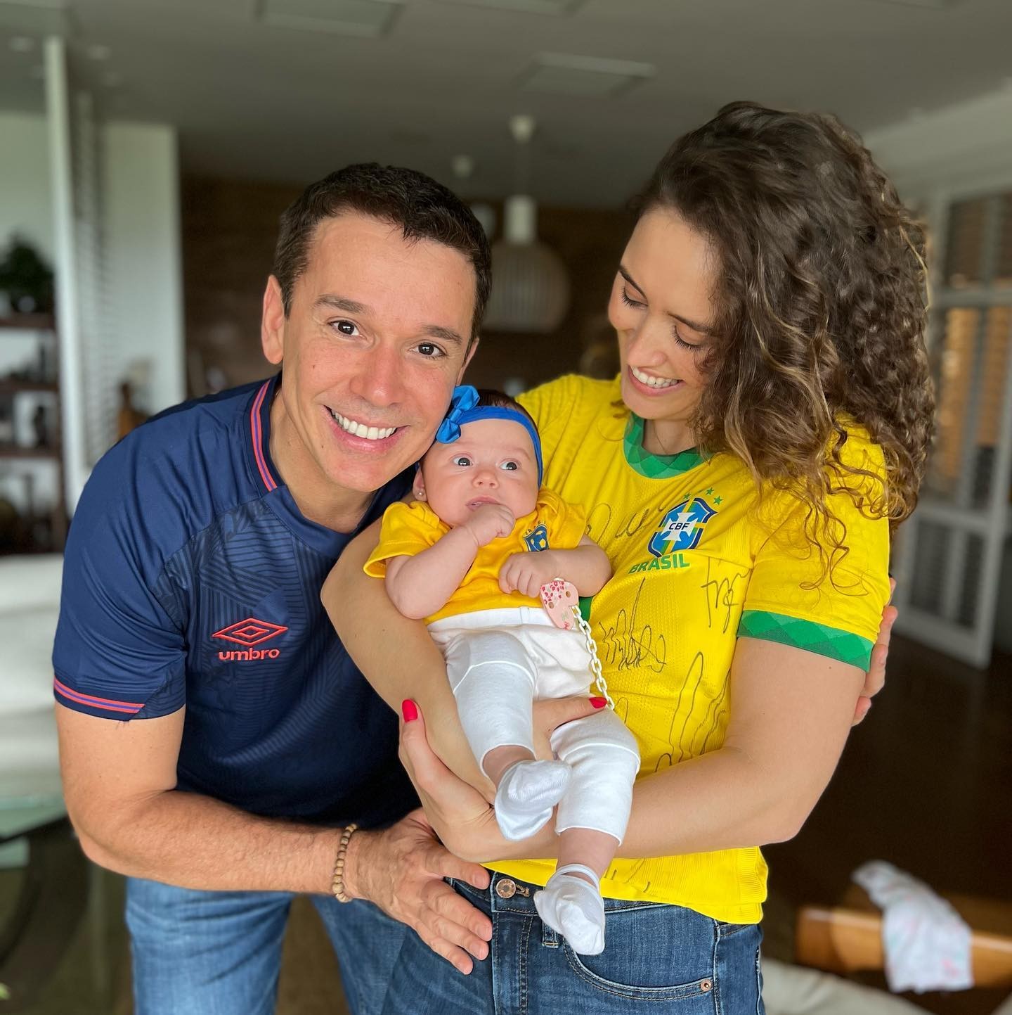 Amanda Richter com marido e filha — Foto: Reprodução do Instagram