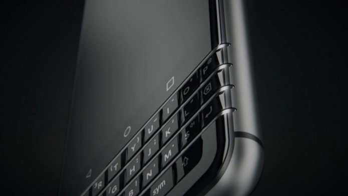 Novo BlackBerry foi apresentado na CES 2017 (Foto: Divulgação/TCL)