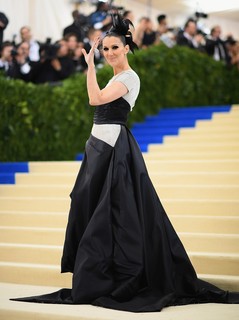 Celine Dion de Versace, com joias Bulgari
