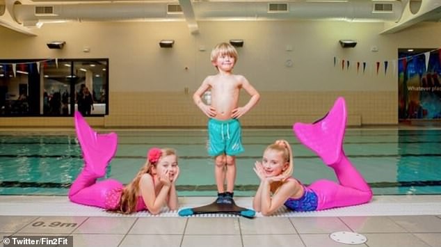 Escola de natação é criticada por anúncio sexista (Foto: Reprodução/Daily Mail)