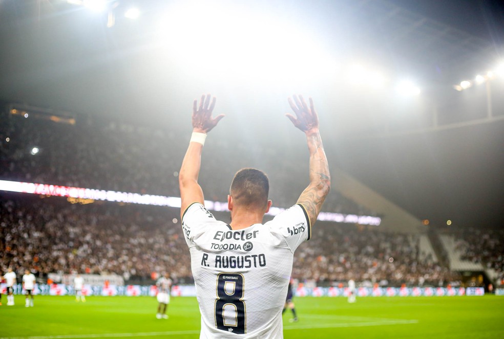 Renato Augusto vai completar 200 jogos pelo Corinthians; relembre 10 momentos históricos