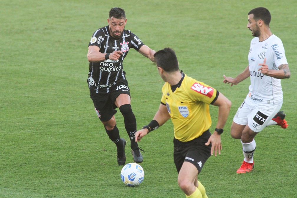 Giuliano estreia: Veja como foi a atuação dele no clássico contra o Santos 