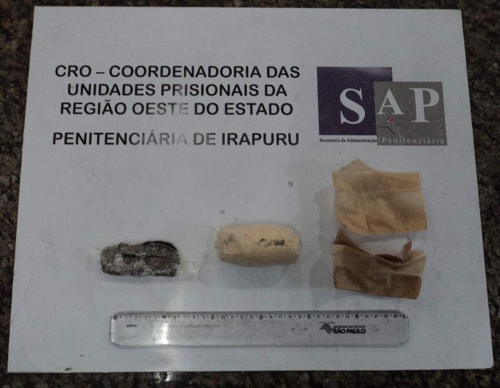 Visitante tenta entrar em penitenciária de Irapuru (SP) com cocaína, maconha e entorpecente sintético, neste domingo (2) — Foto: SAP