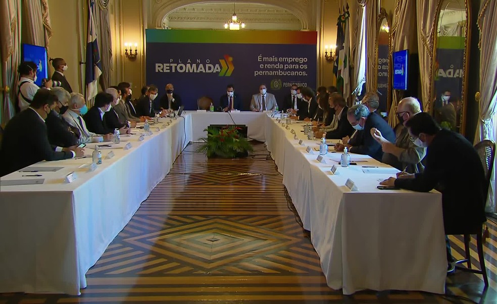 Governo de Pernambuco apresentou o Plano Retomada durante evento no Palácio do Campo das Princesas nesta terça-feira (3) — Foto: Reprodução/TV Globo