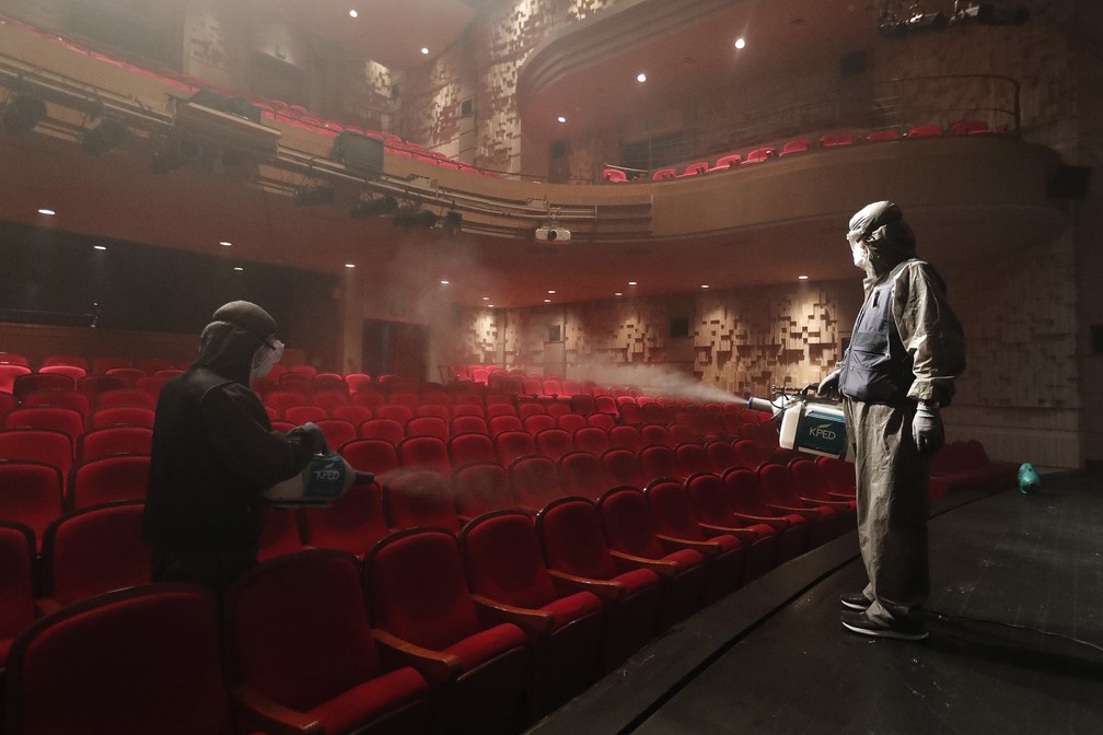 Teatro Passa Por Limpeza Na Coreia Do Sul Veja Imagens Desta Terca Feira 21 Mundo G1