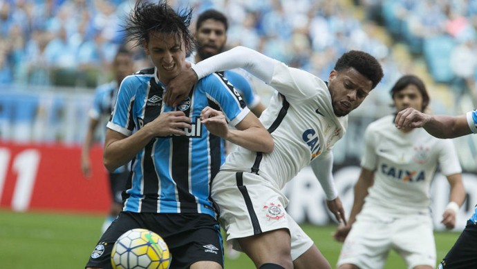 Geromel se diz pronto para Seleção e recebe elogio: Melhor do Brasil