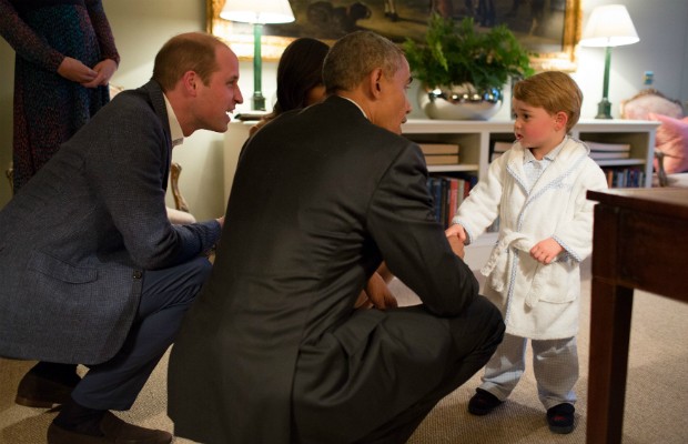 Príncipe George recebeu Obama vestindo... roupão e pijama! (Foto: Getty Images)