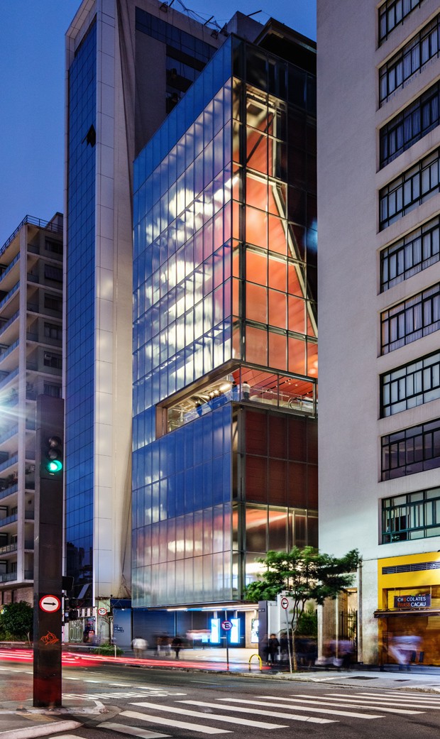 Livro reúne doze roteiros com joias da arquitetura paulistana (Foto: FOTOS NELSON KON / DIVULGAÇÃO)