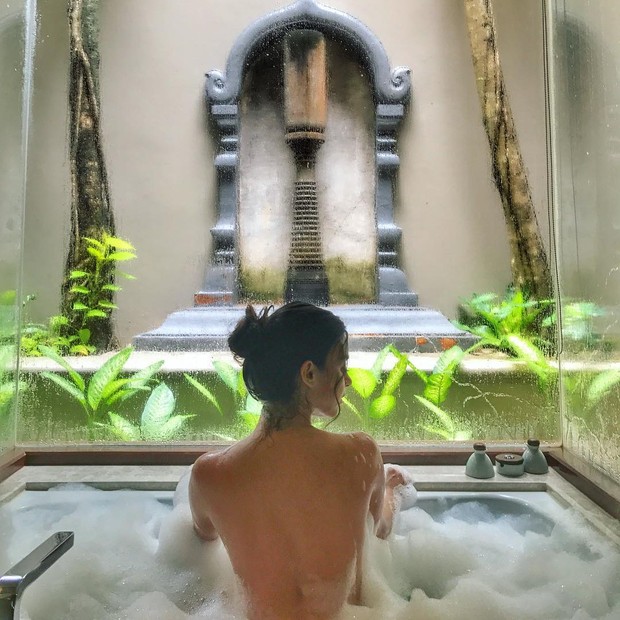 Topless de Thaila Ayala (Foto: Reprodução/Instagram)