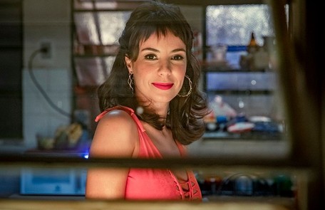 Andréia Horte é Lara, uma cozinheira que se apaixona por Christian  Reprodução
