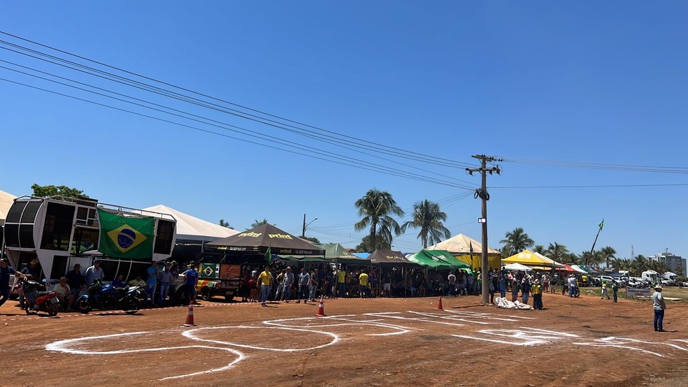 Bloqueio na BR-163, em Lucas do Rio Verde — Foto: Reprodução
