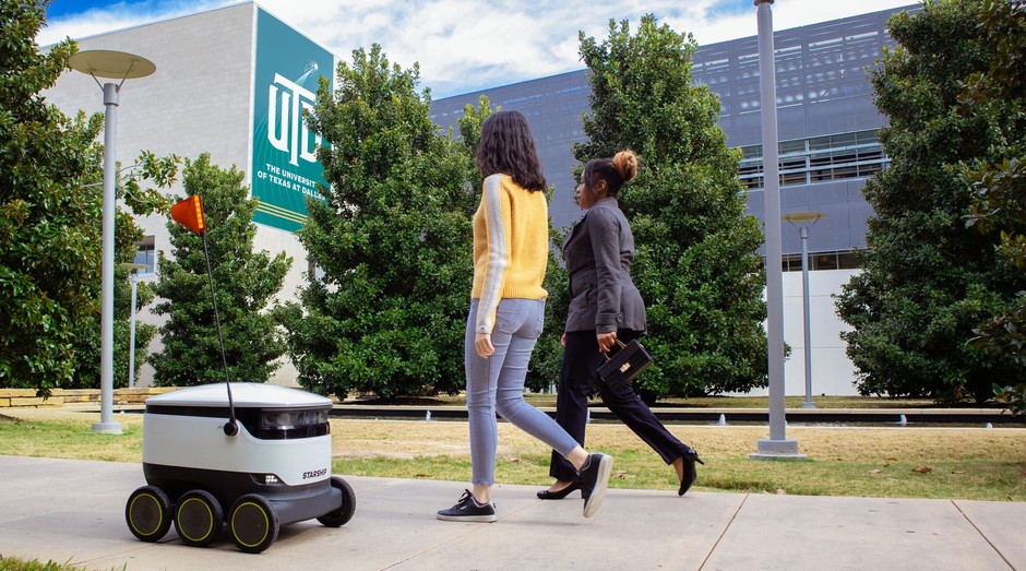 EUA classificam robôs para entrega como "pedestres" (Foto: Divulgação/ Starship Technologies)