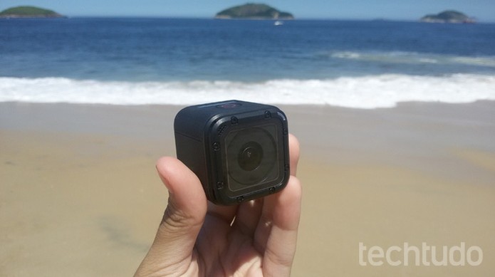 GoPro Hero 4 Session é uma câmera de ação compacta (Foto: Isabela Giantomaso/TechTudo)